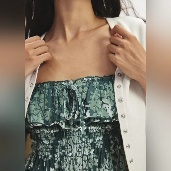 UO Kimchi Blue Clarabella Burnout Velvet Ruffle Peplum Tube Top in Green - Picture 4 of 5